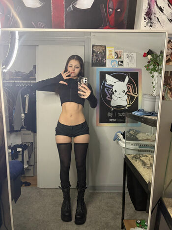 Full leaked Xenluvsmiku page private photo