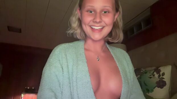 Full leaked Xobella private photo