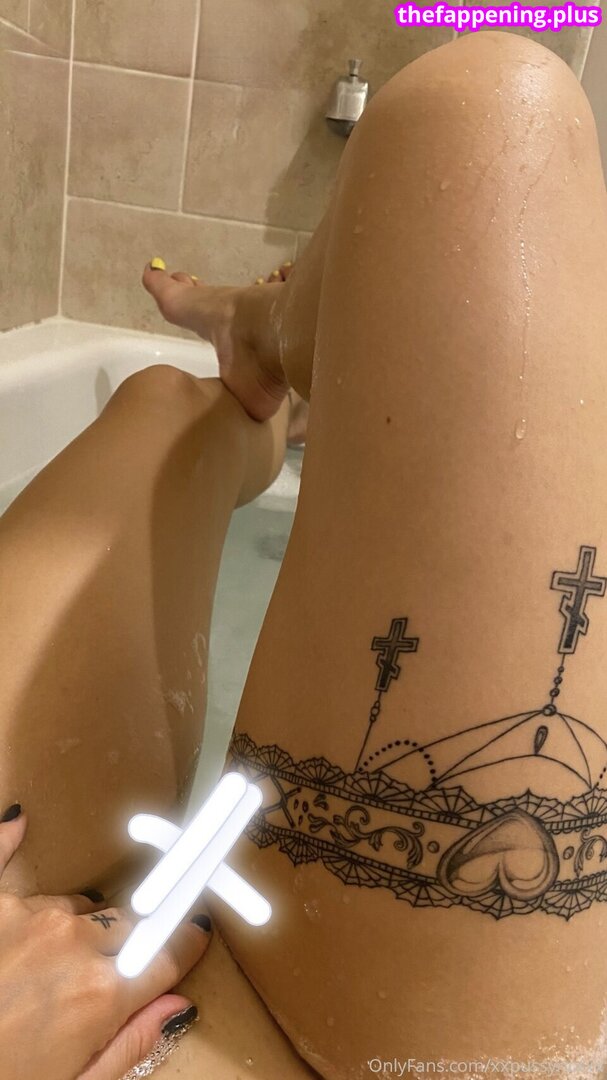 nadya tolokonnikova / nadyariot / pussyrrriot / xxpussyriotxx Nude OnlyFans Photo #14