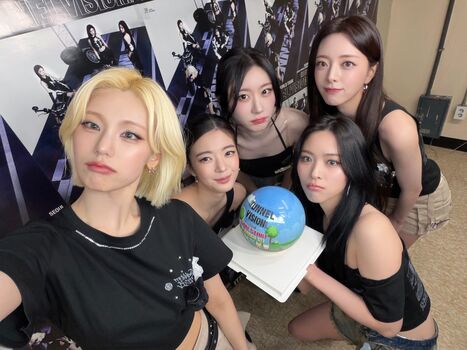 Yeji - ITZY (예지, Hwang Ye-ji)