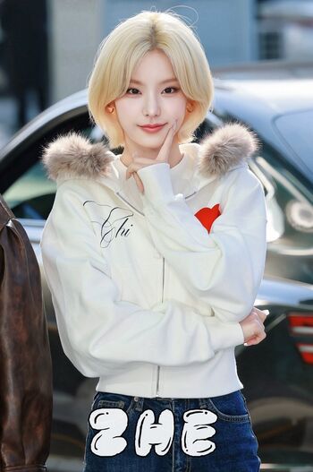 Leaked Knee deep in life/ private photo viral onlyfans