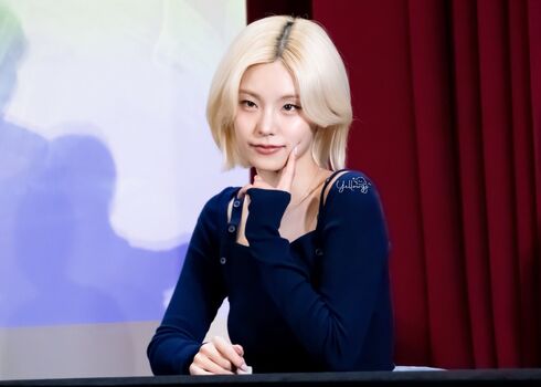 Leaked Charlotte sins/ private photo viral onlyfans