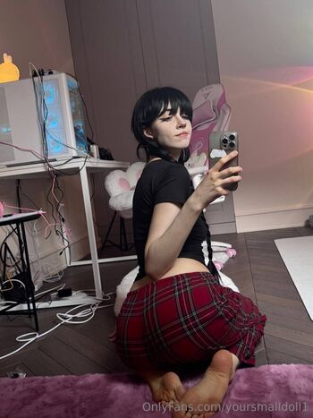 yoursmalldoll1