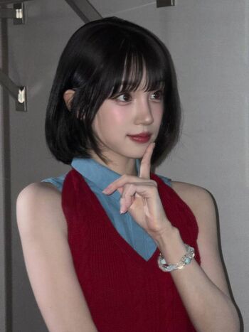 Full leaked Yuqi page private photo