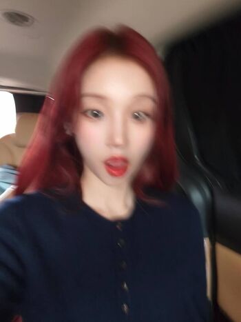 Full leaked Yuqi page private photo