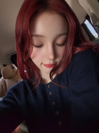 Full leaked Yuqi page private photo