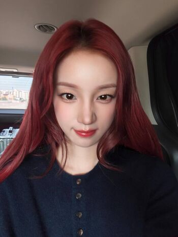 Full leaked Yuqi page private photo