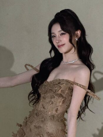 Full leaked Yuqi page private photo