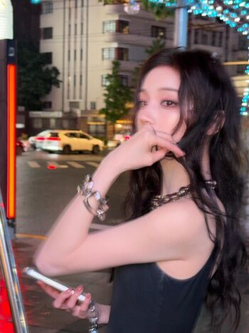 Full leaked Yuqi page private photo