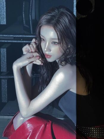 Full leaked Yuqi page private photo