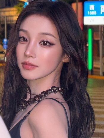 Full leaked Yuqi page private photo