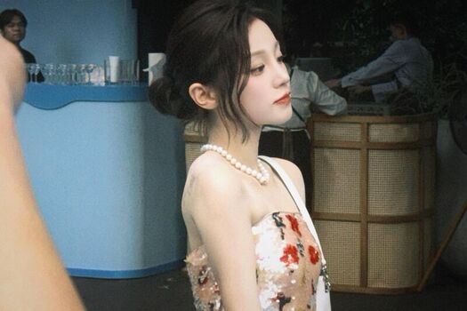 Full leaked Yuqi page private photo