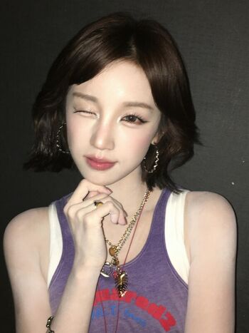 Full leaked Yuqi page private photo