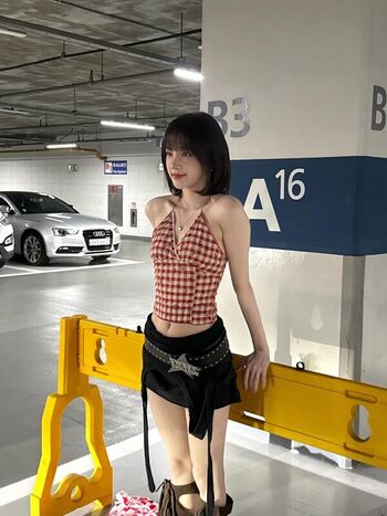 Full leaked Yuqi page private photo