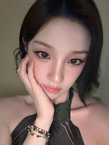 Full leaked Yuqi private photo