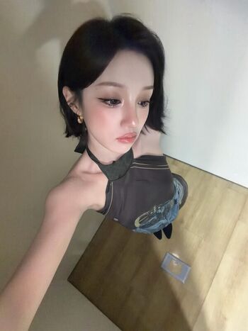 Full leaked Yuqi private photo