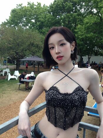 Full leaked Yuqi private photo