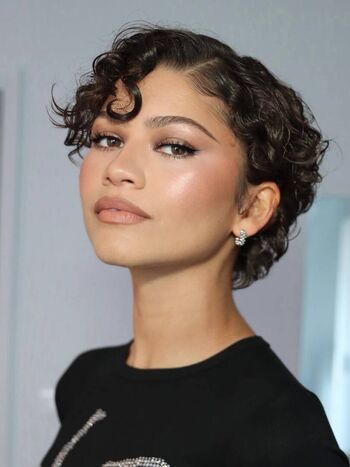 Full leaked Zendaya page private photo