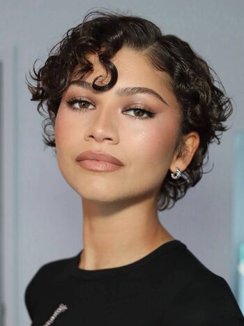 Full leaked Zendaya page private photo