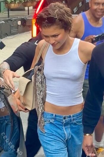 Full leaked Zendaya page private photo