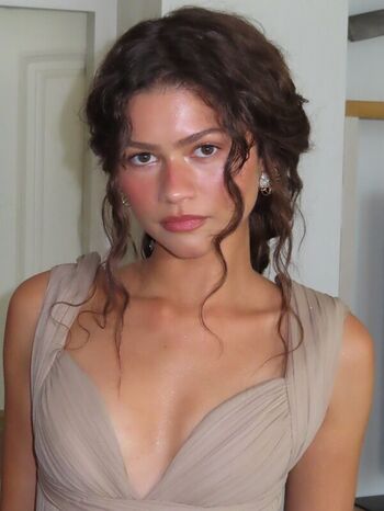 Full leaked Zendaya page private photo