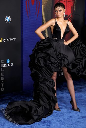 Full leaked Zendaya page private photo