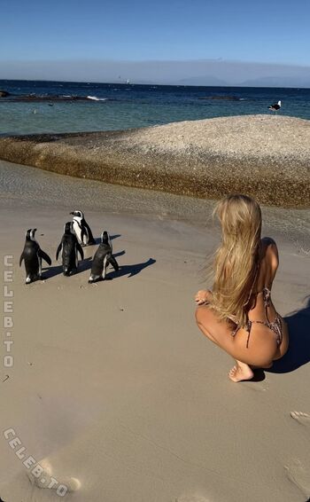 Full leaked Zoe kaeppele  page private onlyfans photo