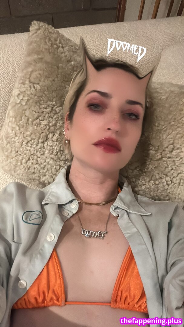 Zoe Lister Jones / https: / zoelisterjones Φωτογραφία Γυμνών OnlyFans #29