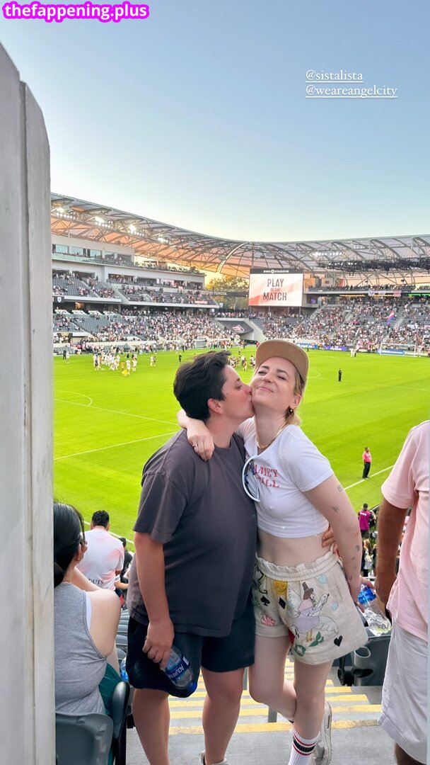 Zoe Lister Jones / https: / zoelisterjones Nacktes OnlyFans Foto #34