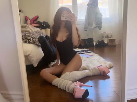 Full leaked Zoenya page private photo