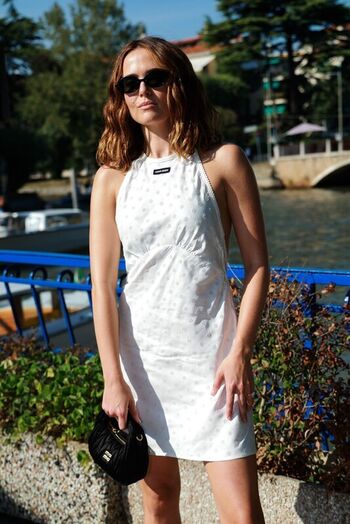 Full leaked Zoey deutch private photo