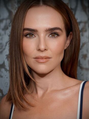 Full leaked Zoey deutch private photo
