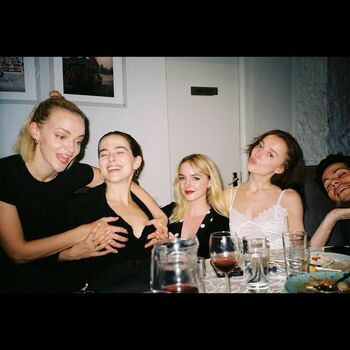 Full leaked Zoey deutch private photo